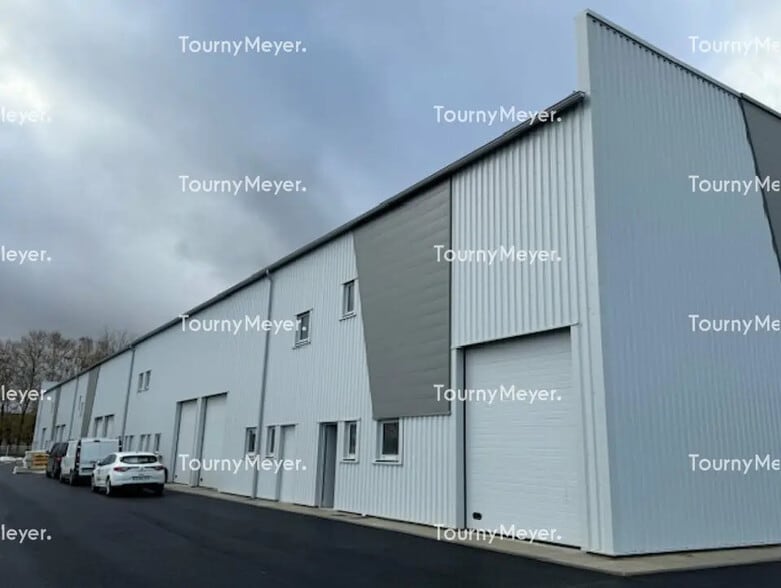 Local d’activités dans Lespinasse à louer - Photo de l’immeuble – Image 2 sur 4