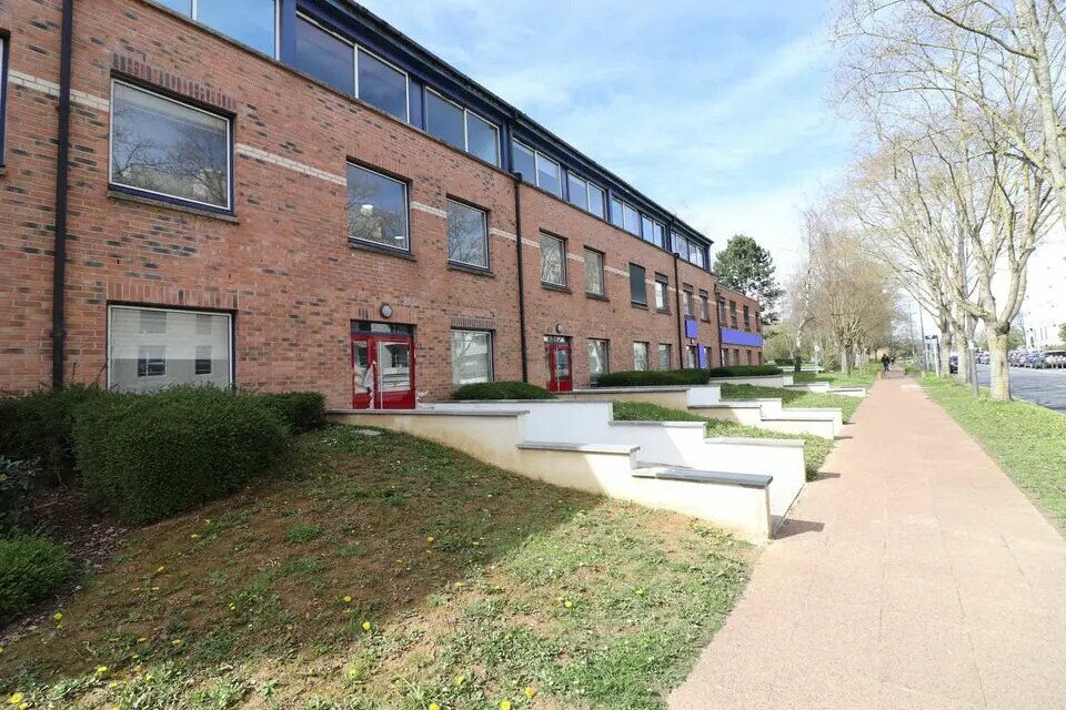 27 Avenue De La Constellation, Cergy à vendre Photo de l’immeuble– Image 1 sur 1