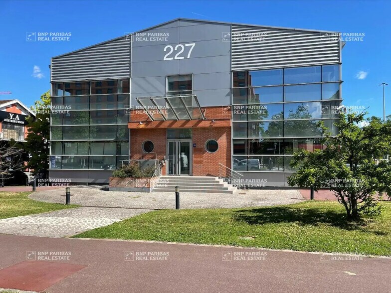 45 Avenue Victor Hugo, Aubervilliers à louer - Photo de l’immeuble – Image 1 sur 4
