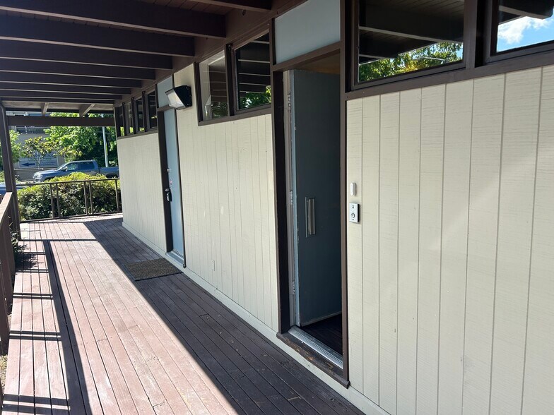 1421 Montgomery Dr, Santa Rosa, CA à louer - Photo de l’immeuble – Image 2 sur 10