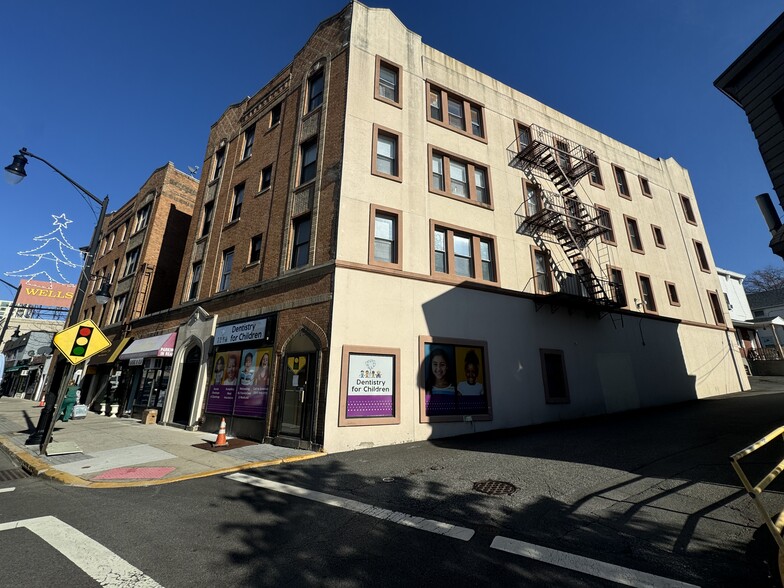 634 Anderson Ave, Cliffside Park, NJ à louer - Photo de l’immeuble – Image 2 sur 25