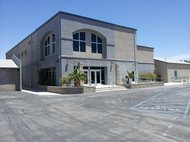 44339 Beech Ave, Lancaster, CA à louer - Photo principale – Image 1 sur 3