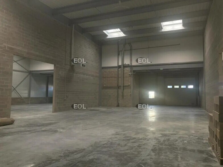 Local d’activités dans Brétigny-sur-Orge à louer - Photo de l’immeuble – Image 3 sur 5