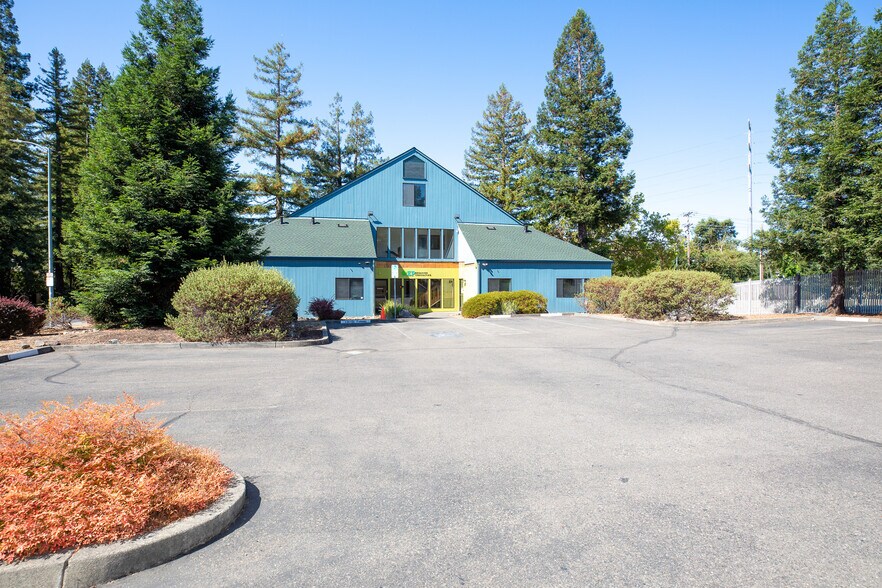 101 Wikiup Dr, Santa Rosa, CA à vendre - Photo de l’immeuble – Image 3 sur 55