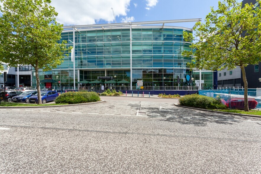 Midsummer Blvd, Milton Keynes à louer - Photo de l’immeuble – Image 1 sur 1