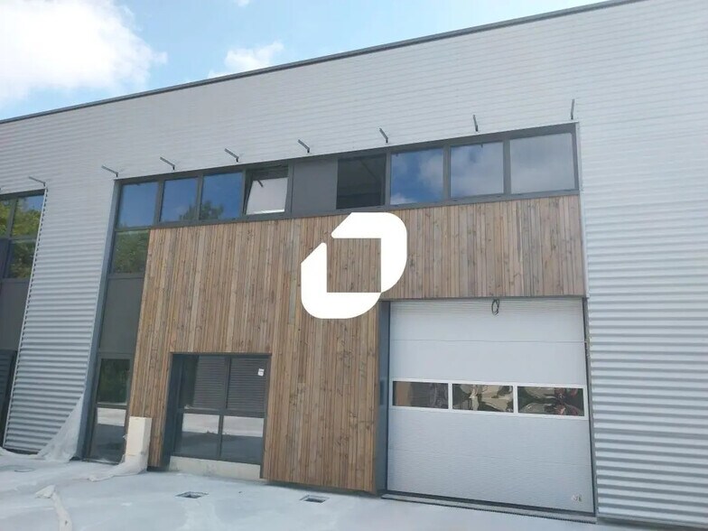 Industriel/Logistique dans Treillières à vendre - Photo de l’immeuble – Image 3 sur 6