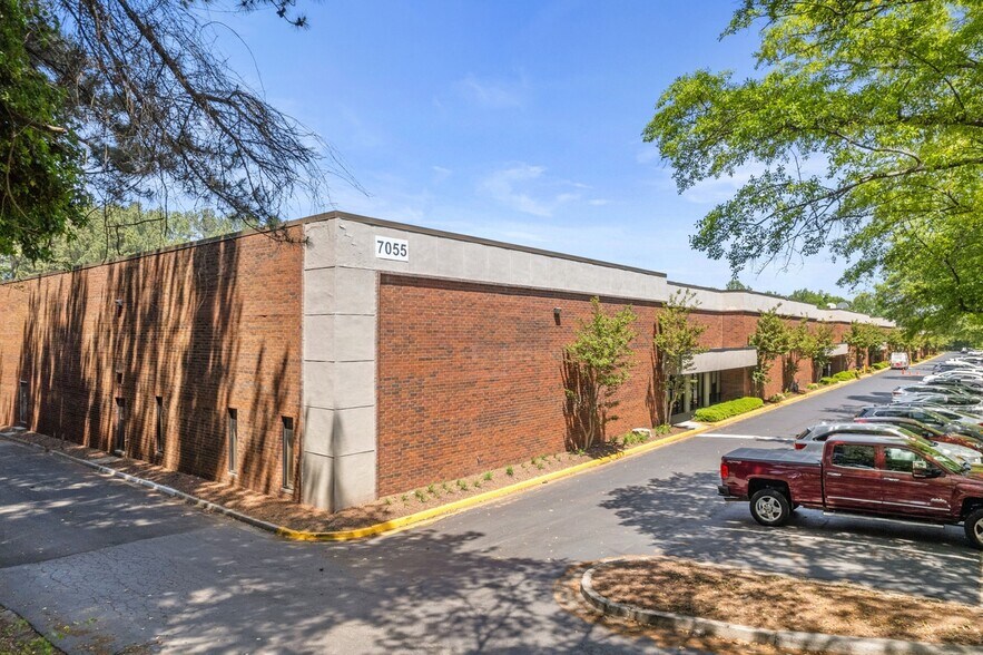 7055 Amwiler Industrial Dr, Peachtree Corners, GA à louer - Photo principale – Image 1 sur 6