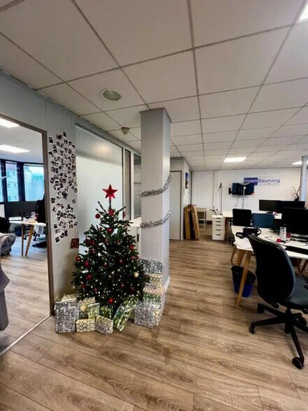 92 Rue Edouard Vaillant, Levallois-Perret à louer - Photo de l’immeuble – Image 3 sur 12