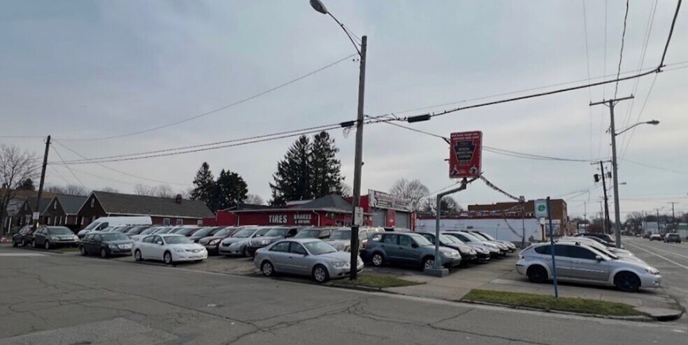 2301 Parade St, Erie, PA à vendre - Photo principale – Image 1 sur 11