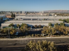 1135 Walsh Ave, Santa Clara, CA à louer Aérien– Image 1 sur 2