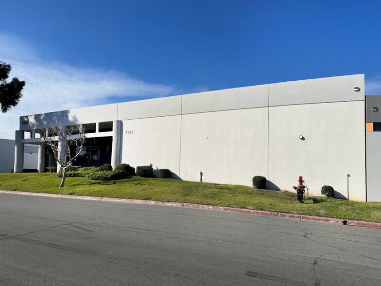1315 S Johnson Dr, City Of Industry, CA à louer - Photo de l’immeuble – Image 3 sur 32