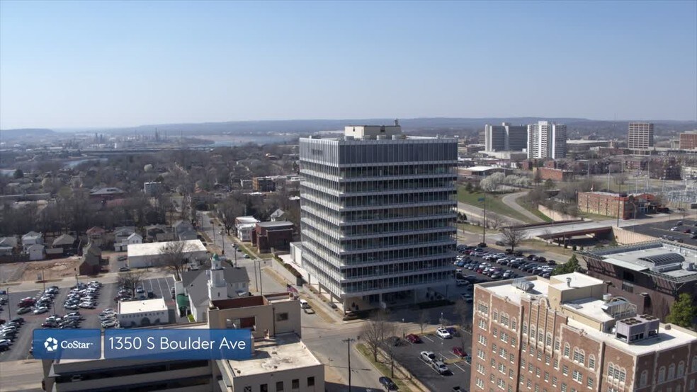 1350 S Boulder Ave, Tulsa, OK à vendre - Vidéo aérienne – Image 2 sur 6