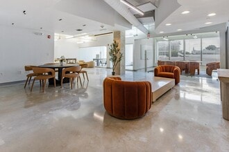 1680 Meridian Ave, Miami Beach, FL à louer Photo intérieure– Image 2 sur 18