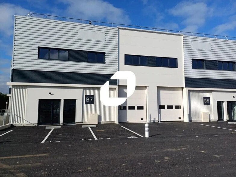 Local d’activités dans Saint-Aignan-Grandlieu à louer - Photo de l’immeuble – Image 1 sur 13