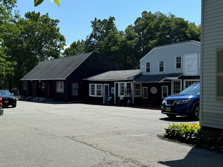 6 Hilltop Rd, Mendham, NJ à louer - Photo de l’immeuble – Image 1 sur 6