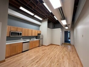 1332 N Halsted St, Chicago, IL à louer Photo de l’immeuble– Image 1 sur 17