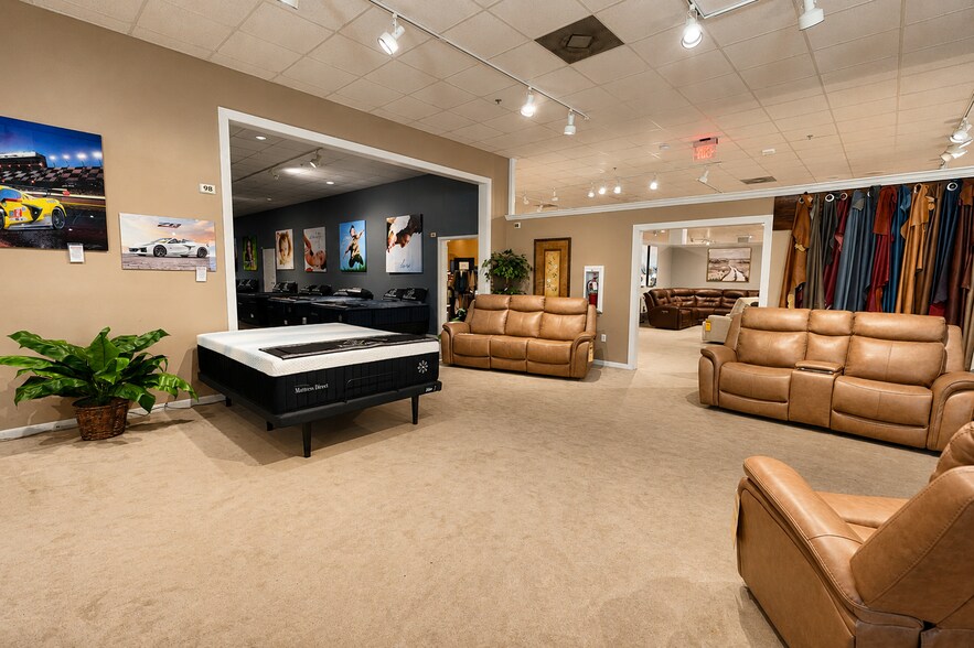 2440 S Interstate 35, San Marcos, TX à vendre - Photo de l’immeuble – Image 2 sur 10
