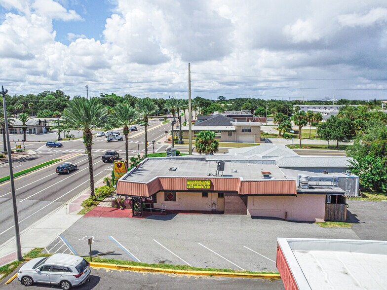2017 S Ridgewood Ave, South Daytona, FL à vendre - Photo de l’immeuble – Image 3 sur 14