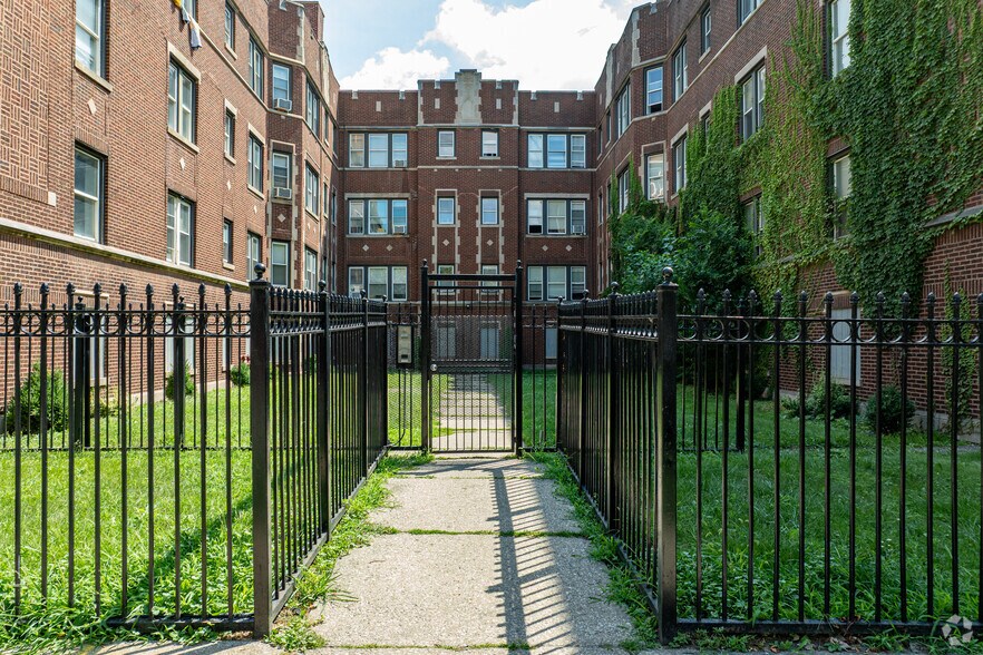 7919 S Maryland Ave, Chicago, IL à vendre - Photo de l’immeuble – Image 2 sur 9