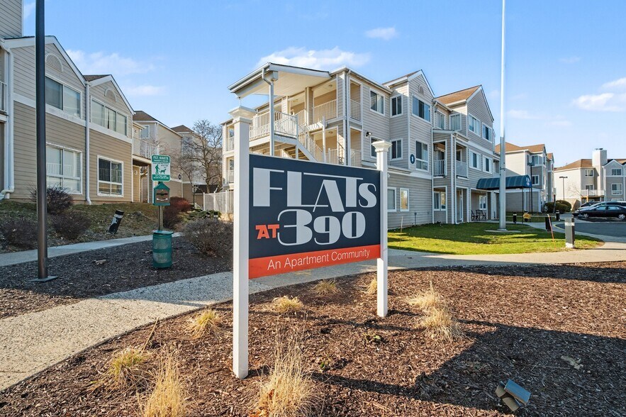 390 Bee St, Meriden, CT à vendre - Photo de l’immeuble – Image 3 sur 21