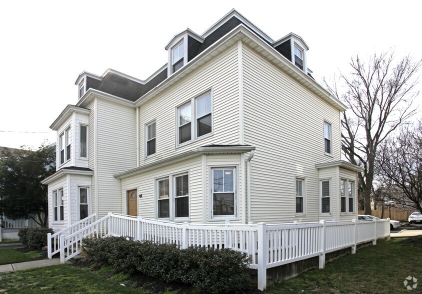 41 Riverside Ave, Red Bank, NJ à vendre - Photo de l’immeuble – Image 2 sur 2