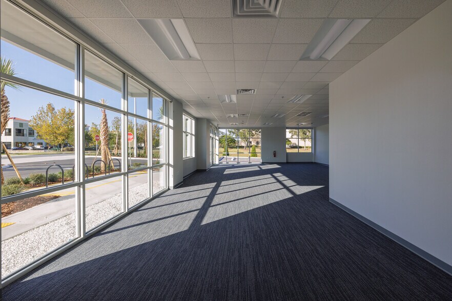 4210 S Pipkin Rd, Lakeland, FL à louer - Photo de l’immeuble – Image 2 sur 11