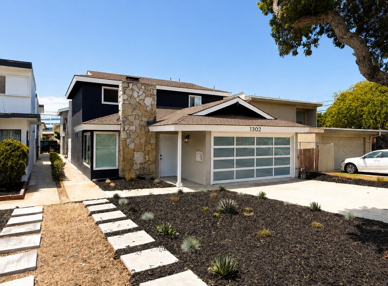1302 Amethyst St, Redondo Beach, CA à vendre - Photo de l’immeuble – Image 1 sur 17