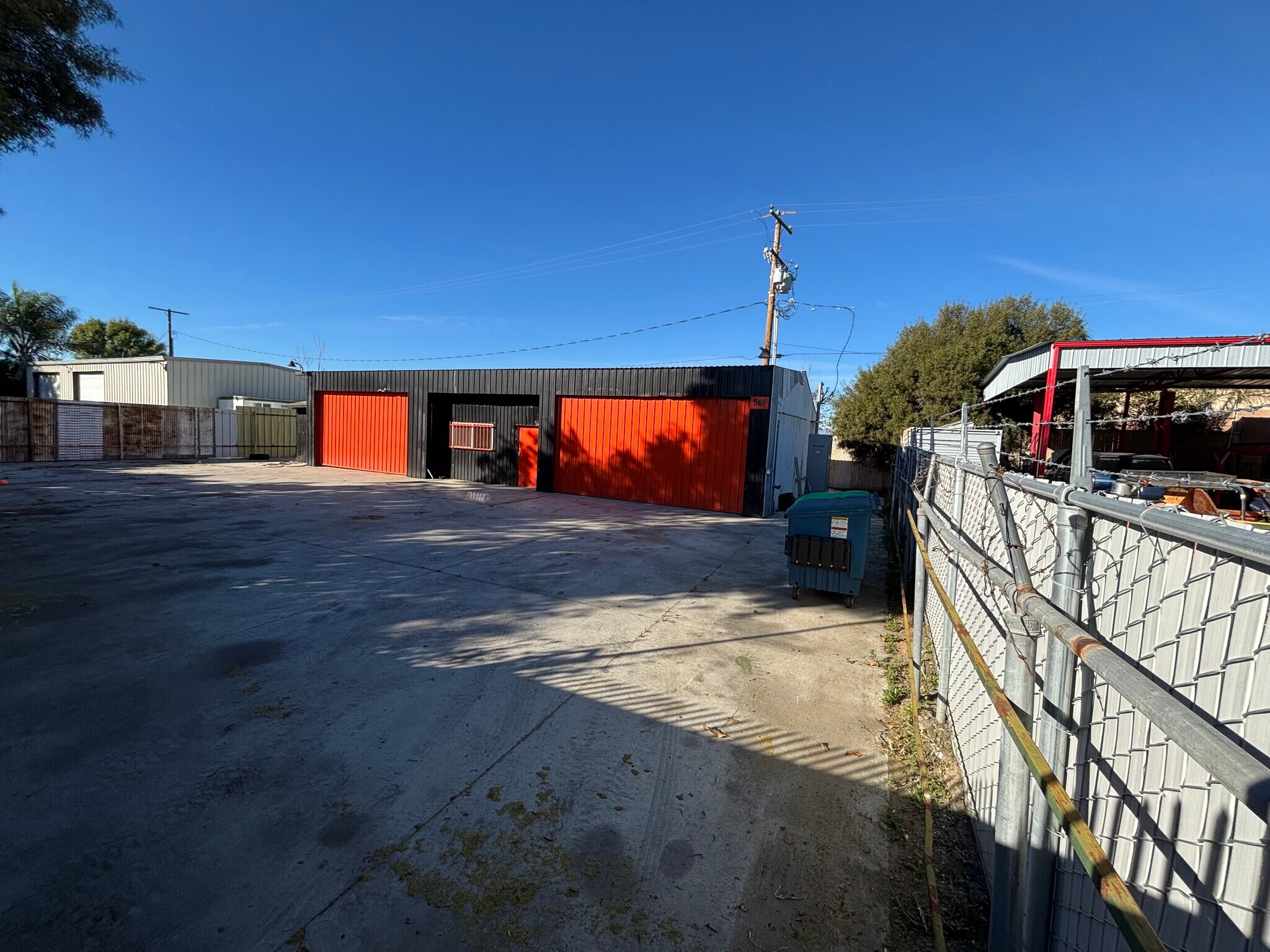 561 N Palm Ave, Hemet, CA à vendre Photo principale– Image 1 sur 10