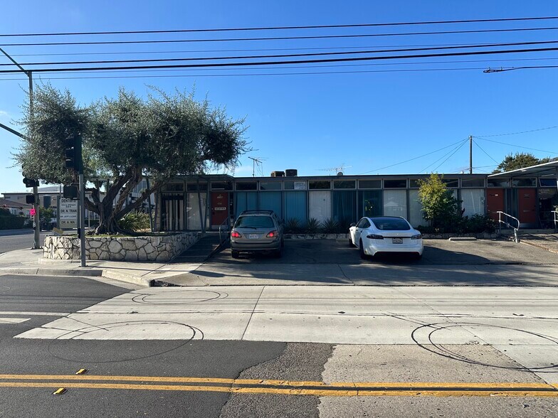 1126 N Flower St, Santa Ana, CA à vendre - Photo de l’immeuble – Image 2 sur 8