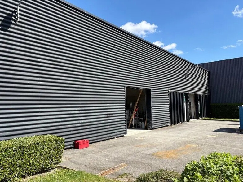 Local d’activités dans Champigny-sur-Marne à louer - Photo de l’immeuble – Image 1 sur 11