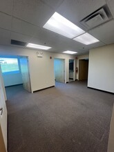 1900 Ogden Ave, Aurora, IL à louer Photo intérieure– Image 2 sur 6