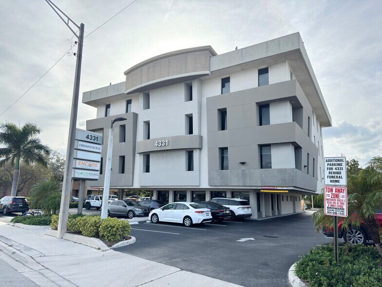 4331 N Federal Hwy, Fort Lauderdale, FL à louer - Photo de l’immeuble – Image 2 sur 4