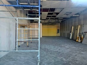 Prime Space Located Within 7808 Gateway Blvd NW, Edmonton, AB à louer Photo de l’immeuble– Image 2 sur 3