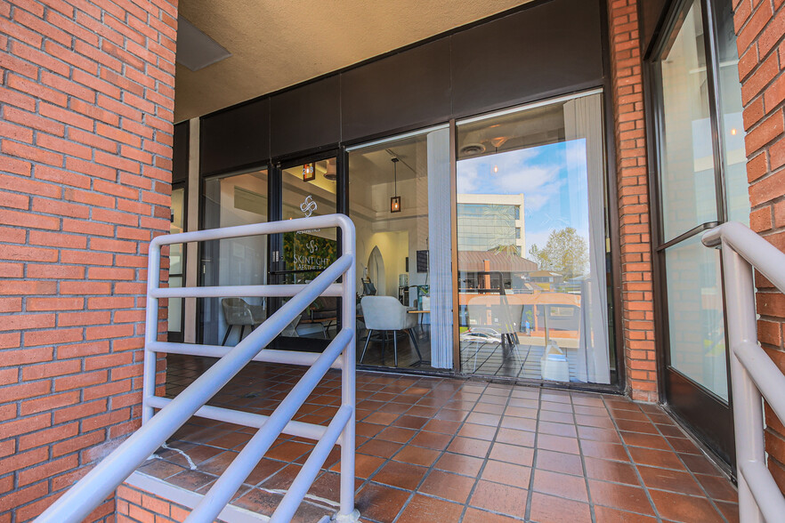 11740 San Vicente Blvd, Los Angeles, CA à louer - Photo de l’immeuble – Image 2 sur 40