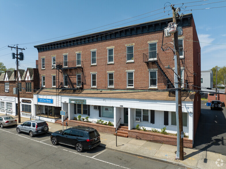 103 S Tyson Ave, Floral Park, NY à vendre - Photo principale – Image 3 sur 20