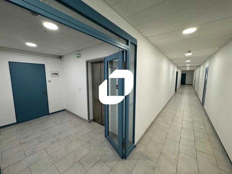 Bureau dans Thiais à louer - Photo de l’immeuble – Image 2 sur 12