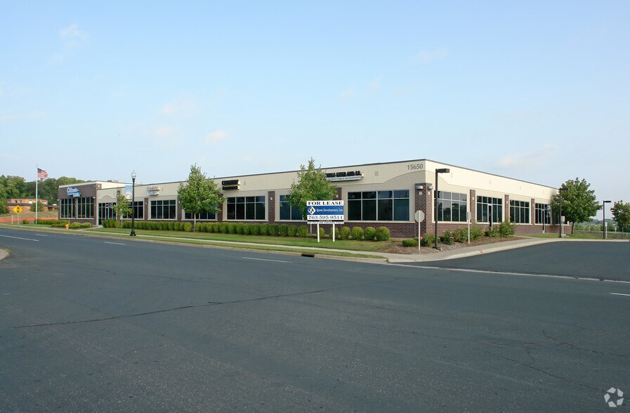 15650 N 36th Ave, Plymouth, MN à louer - Photo de l’immeuble – Image 1 sur 9