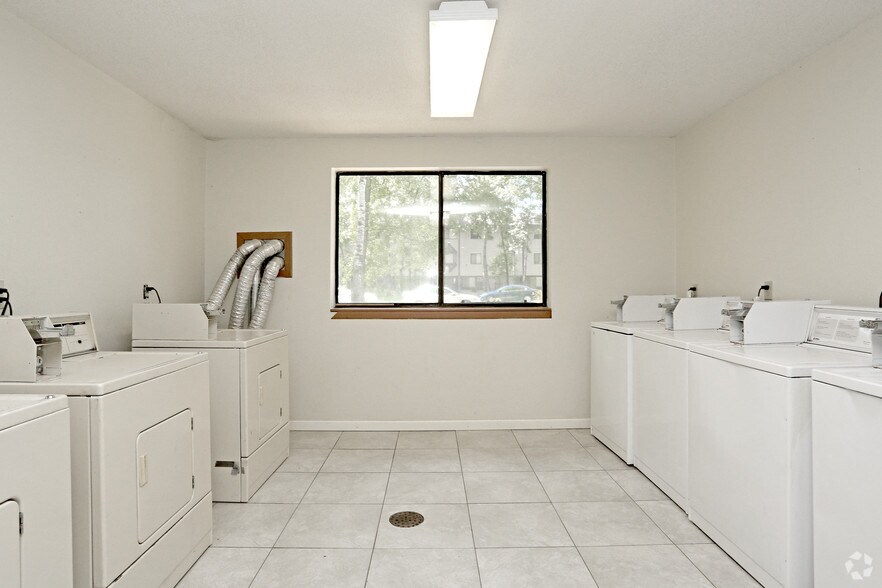 1812 16th St SE, Saint Cloud, MN à vendre - Photo de l’immeuble – Image 2 sur 6