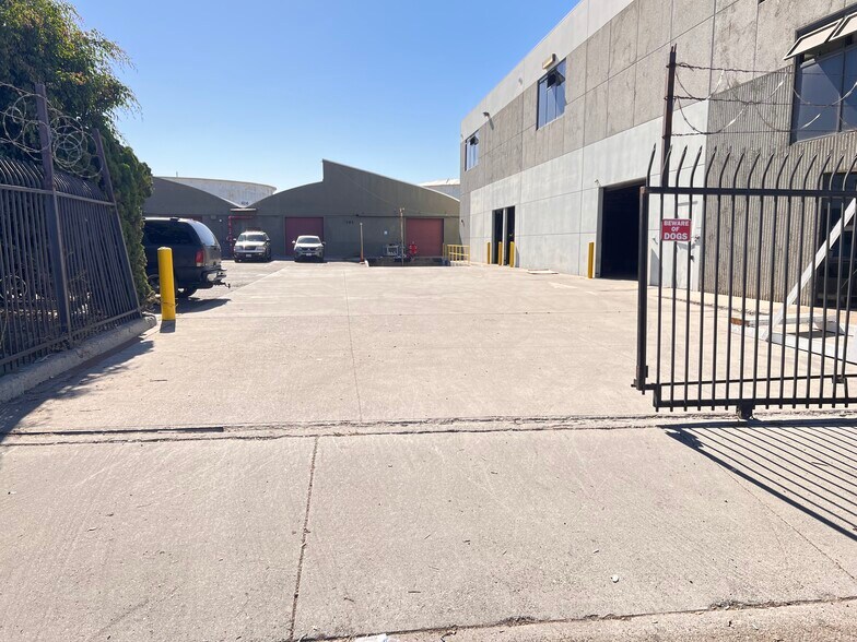 2280 E Curry St, Long Beach, CA à louer - Photo de l’immeuble – Image 2 sur 31