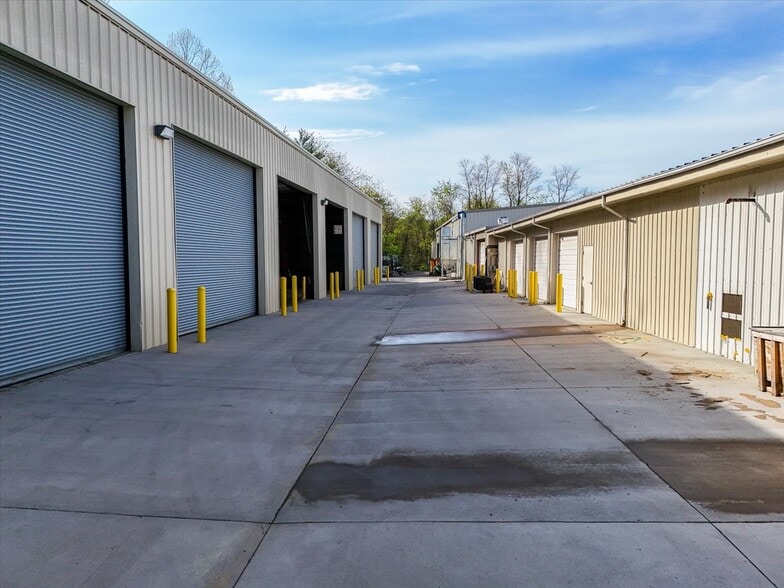 103 Duncan Ln, Radford, VA à louer - Photo de l’immeuble – Image 2 sur 19