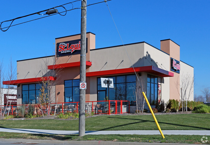 300 Fourth Ave, St Catharines, ON à louer - Photo principale – Image 1 sur 3