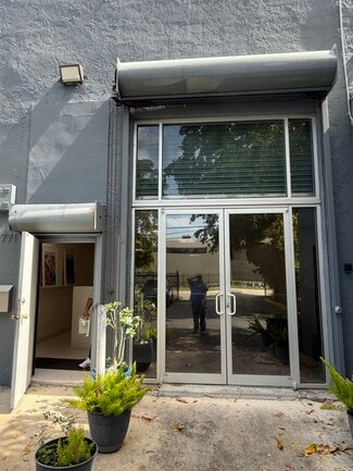 Plus de détails pour 777 NW 28th St, Miami, FL - Local d'activités à louer