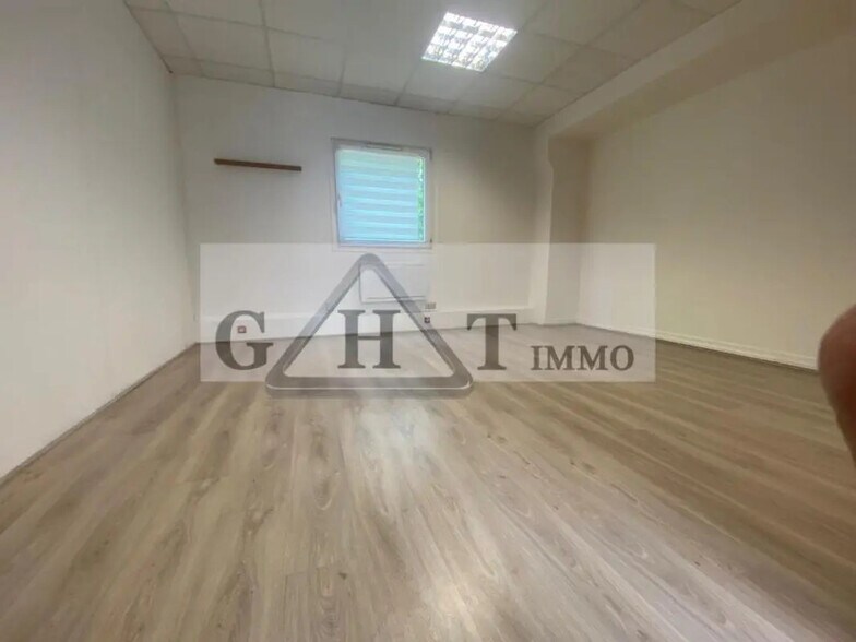 Bureau dans Bonneuil-sur-Marne à louer - Photo de l’immeuble – Image 3 sur 4