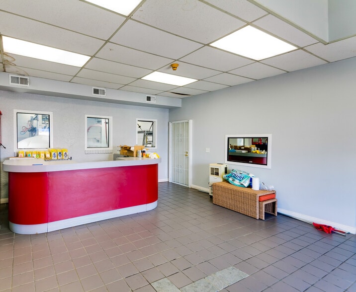 530 E Holt Ave, Pomona, CA à vendre - Photo de l’immeuble – Image 3 sur 19