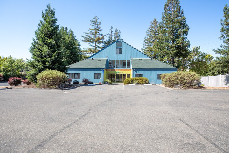 101 Wikiup Dr, Santa Rosa, CA à vendre - Photo de l’immeuble – Image 2 sur 55