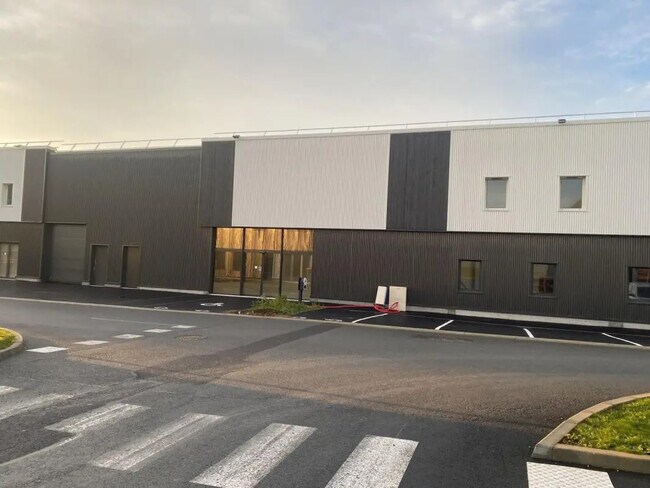 Plus de détails pour Local d’activités à vendre