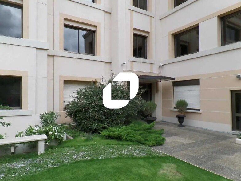 Bureau dans La Garenne-Colombes à louer - Photo de l’immeuble – Image 2 sur 11