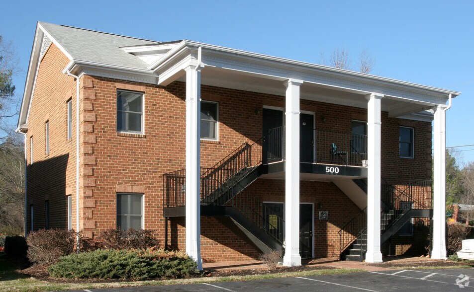 1910 Sedwick Rd, Durham, NC à louer - Photo de l’immeuble – Image 3 sur 4