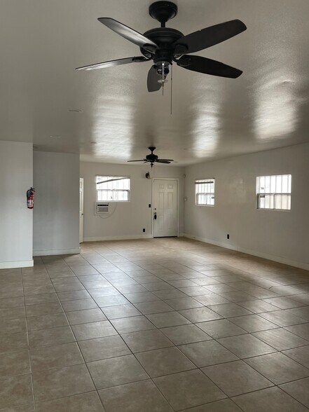 2270-2278 W Whittier Blvd, La Habra, CA à louer - Photo de l’immeuble – Image 3 sur 10