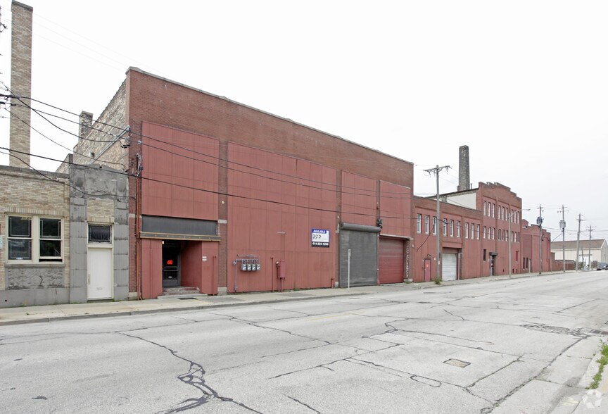 1741 W Saint Paul Ave, Milwaukee, WI à vendre - Photo de l’immeuble – Image 2 sur 3
